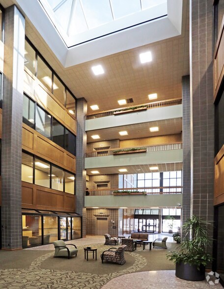 More Photos Of 1415 28th St, West Des Moines Office For Lease