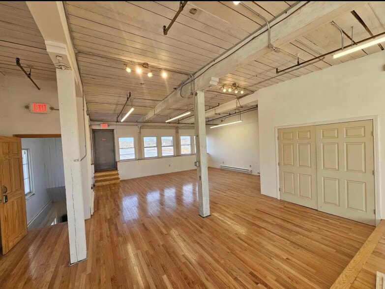 More Photos Of 100 Business St, Hyde Park Unknown For Lease
