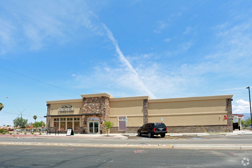 More Photos Of 135 S Wilmot Rd, Tucson Restaurant For Lease