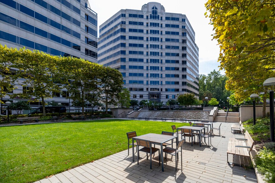 More Photos Of 11700 Plaza America Dr, Reston Office For Lease