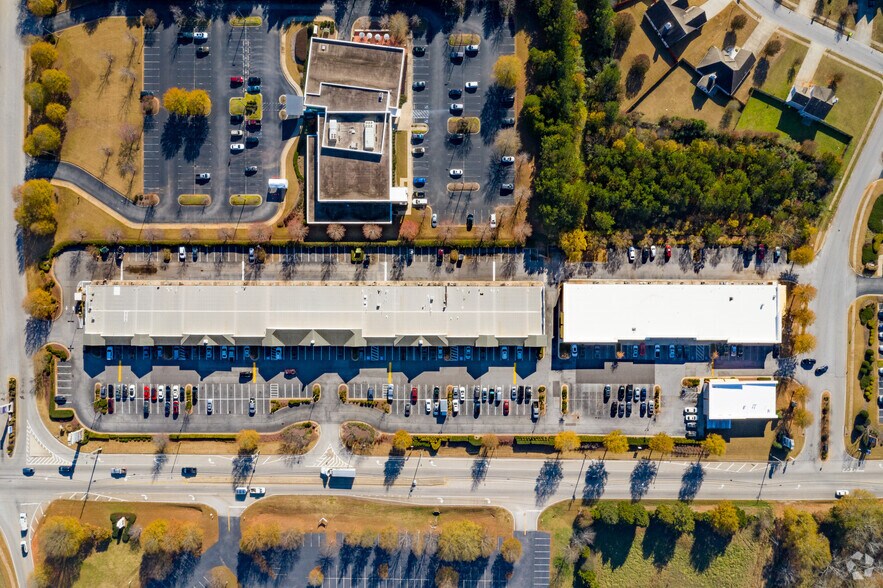 More Photos Of 1971-2025 Jonesboro Rd, McDonough General Retail For Lease