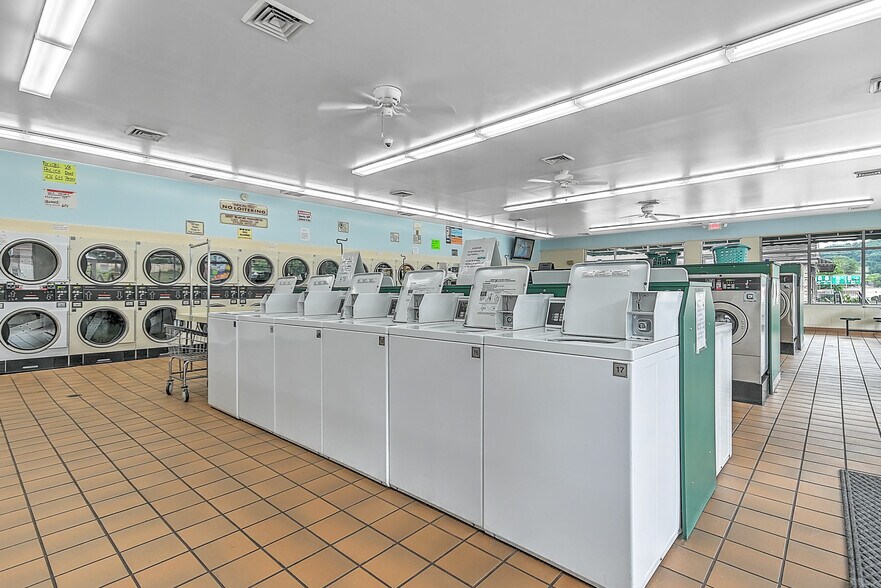 More Photos Of 245 Gate City Hwy, Bristol General Retail For Sale