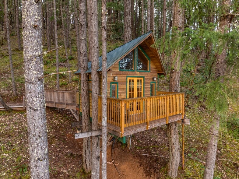 More Photos Of 3305 Dick George Rd, Cave Junction Hospitality For Sale