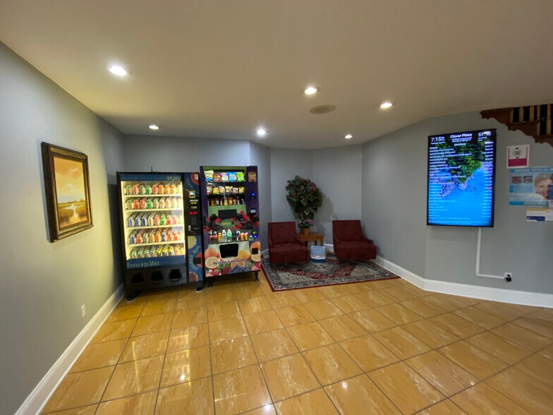 More Photos Of 1865 Old Hudson Rd, Saint Paul Loft Creative Space For Lease