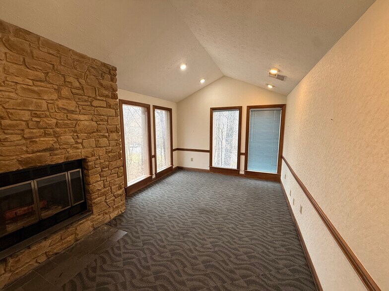 More Photos Of 6350 N Shadeland Ave, Indianapolis Office For Lease