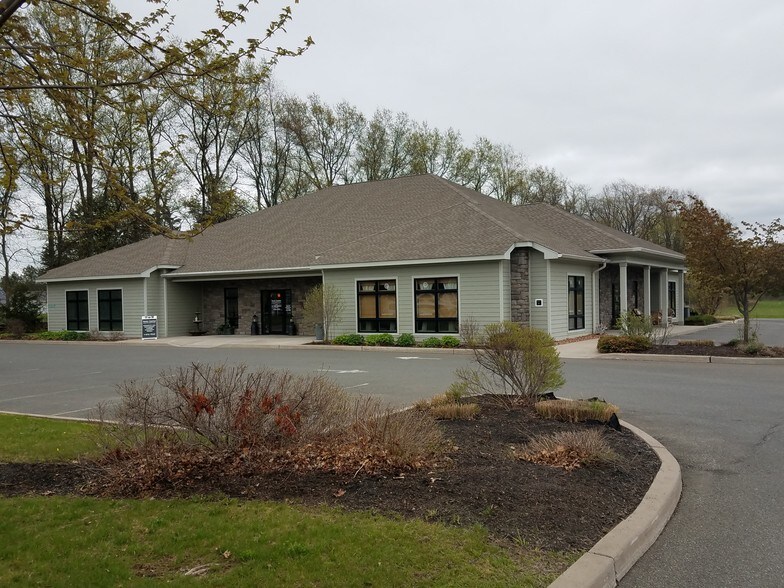 More Photos Of 17 Glen Pond Dr, Red Hook Medical For Lease