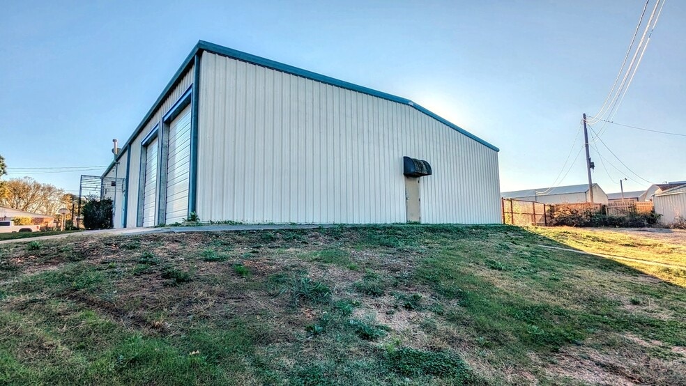 More Photos Of 1598 Park Hill Rd, Tahlequah Warehouse For Sale