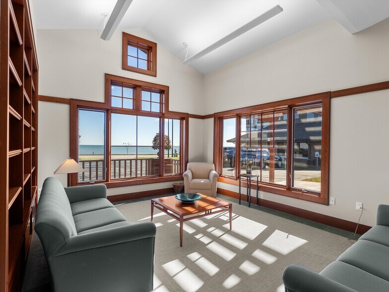 More Photos Of 1000 Maritime Dr, Manitowoc Medical For Lease