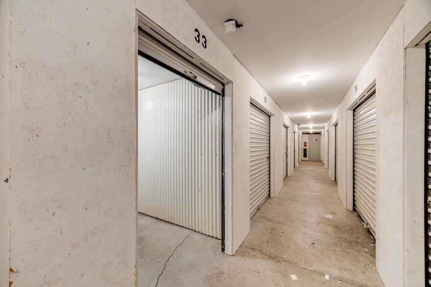 More Photos Of 438 Walnut St, Lawrenceburg Self Storage For Sale