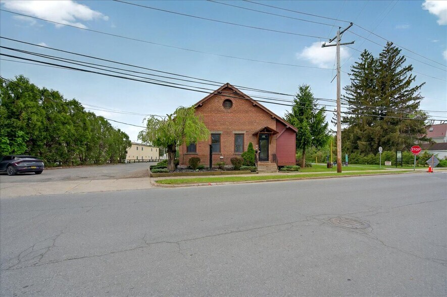 More Photos Of 80 W Circular St, Saratoga Springs Storefront For Lease
