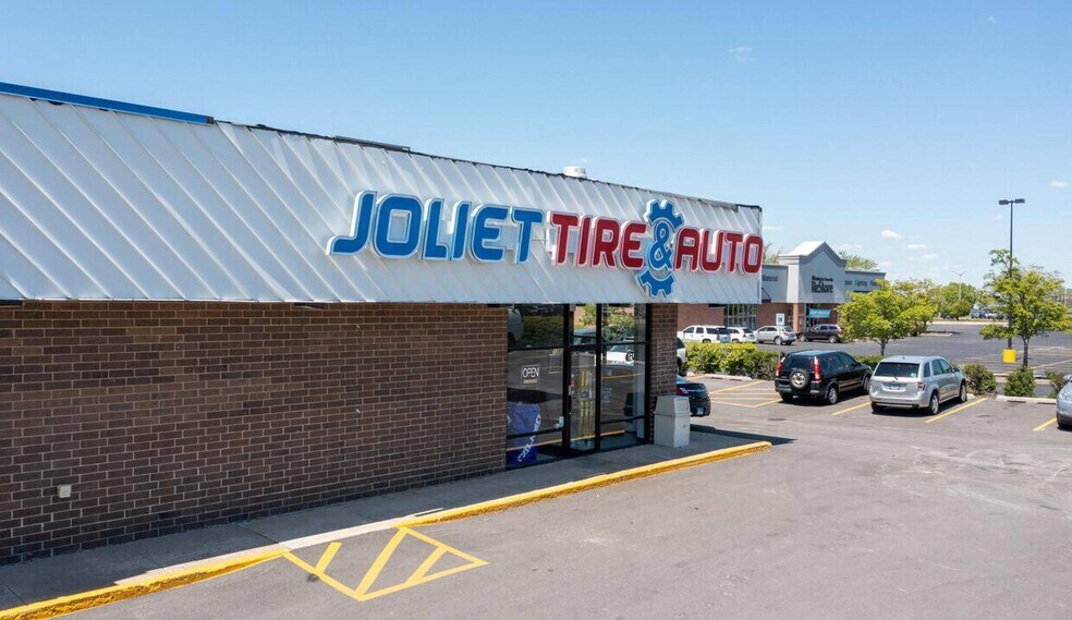 More Photos Of 1359 N Larkin Ave, Joliet Freestanding For Lease