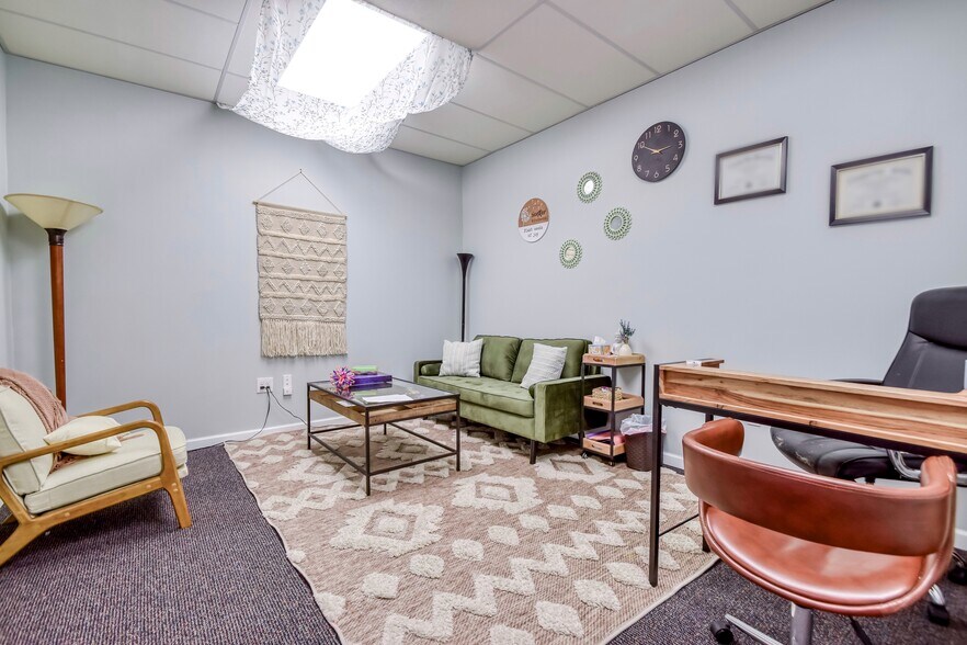 More Photos Of 1366 E 346th St, Eastlake Restaurant For Sale