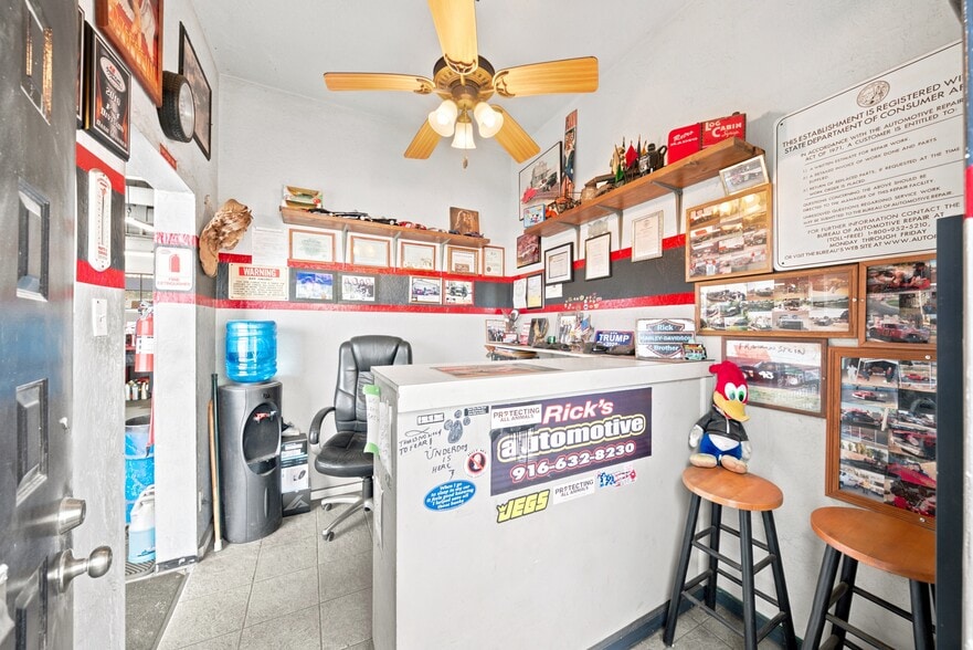 More Photos Of 3725 Pine St, Rocklin Auto Repair For Sale