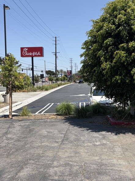 More Photos Of 9144-9146 Telegraph Rd, Downey Office For Lease