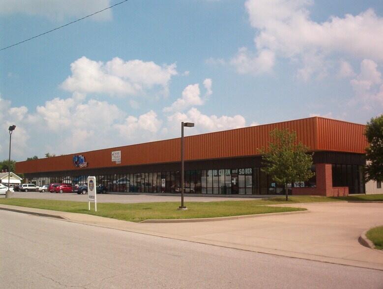 Primary Photo Of 815 John St, Evansville Light Distribution For Sale