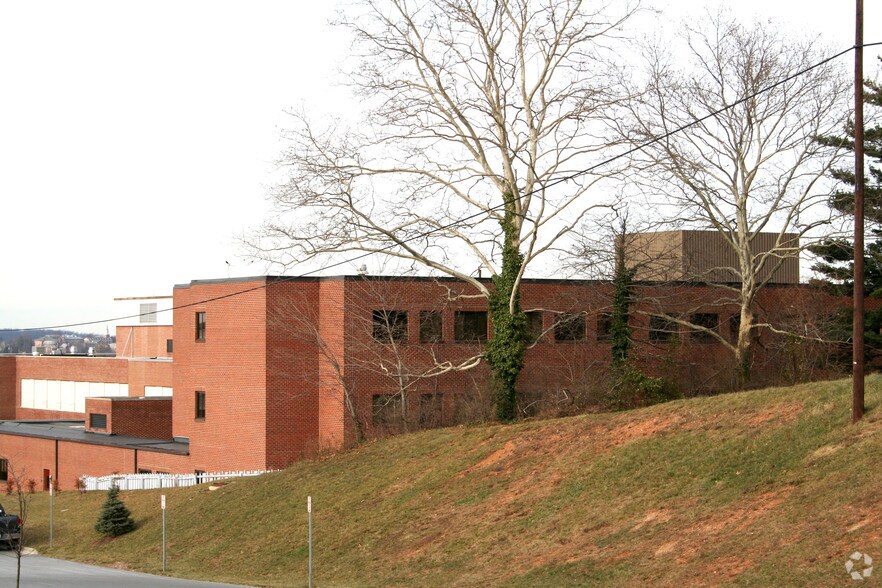 More Photos Of 295 Stoner Ave, Westminster Medical For Sale