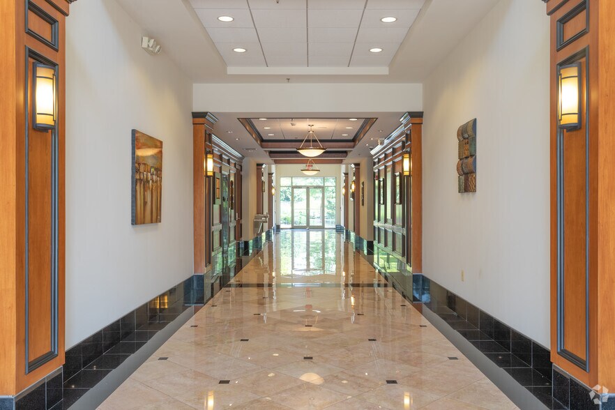 More Photos Of 21430 Cedar Dr, Sterling Storefront Retail Office For Lease