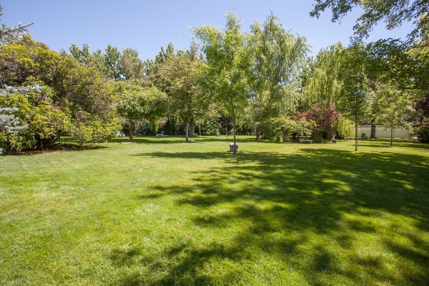 More Photos Of 376 W Yaney St, Bishop Hotel For Sale