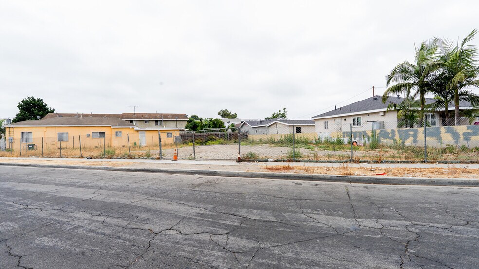 More Photos Of 11709 Holmes Ave, Los Angeles Land For Sale