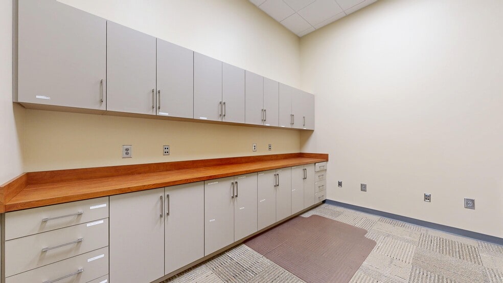 More Photos Of 33 W 11th St, Columbus Office For Lease