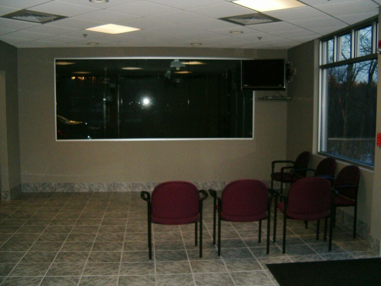 More Photos Of 282 N Broadway, Salem Auto Dealership For Lease