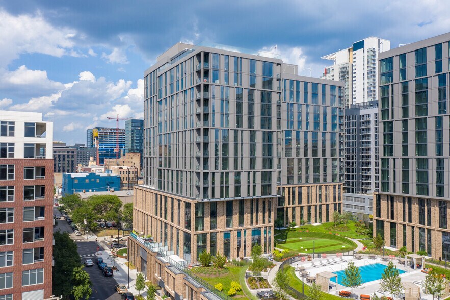 More Photos Of 855 W Madison St, Chicago Apartments For Lease