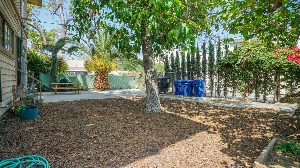 More Photos Of 2617 Jeffries Ave, Los Angeles Apartments For Sale