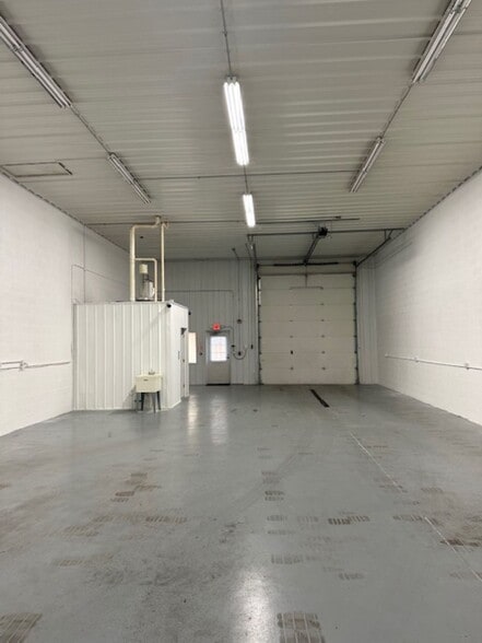 More Photos Of 21638-21648 S Schoolhouse Rd, New Lenox Warehouse For Lease