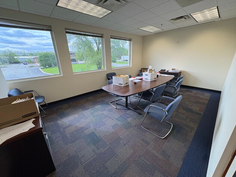 More Photos Of 450-480 E Roosevelt Rd, West Chicago Unknown For Lease
