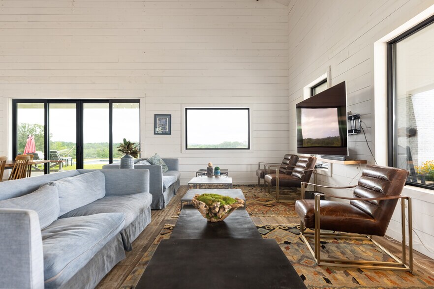 More Photos Of 2199 Roosterville Rd, Roopville Horse Stables For Sale