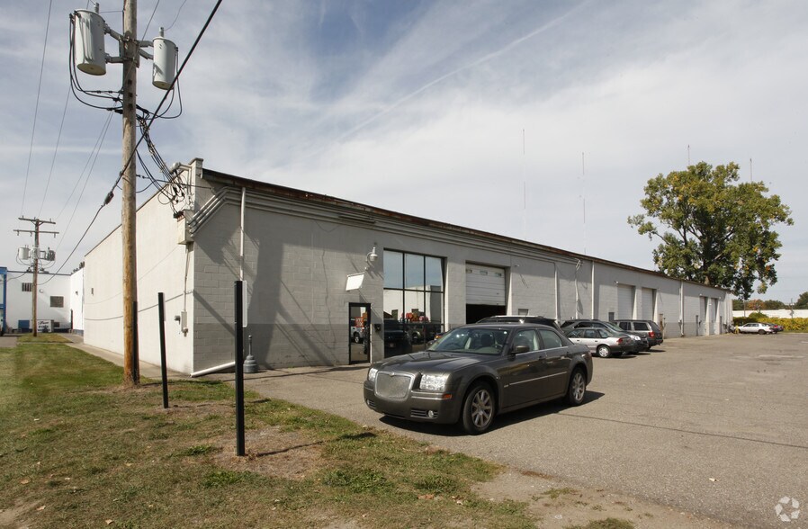 More Photos Of 32841 Parklane St, Garden City Industrial For Sale