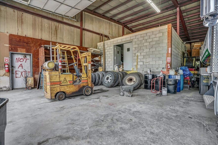 More Photos Of 85 Kaufman Rd, Monticello Distribution For Sale