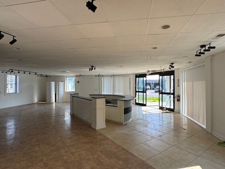 More Photos Of 535 Northern Ave, Hagerstown Showroom For Lease