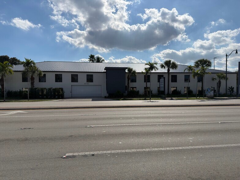 Primary Photo Of 5740 Hollywood Blvd, Hollywood Office For Lease