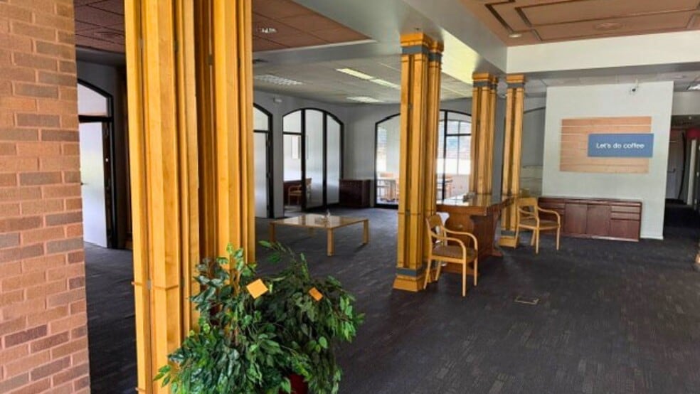 More Photos Of 1995 Brookside Rd, Macungie Bank For Lease