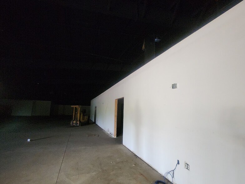 More Photos Of Martin Luther King Hwy, Eutaw Warehouse For Sale
