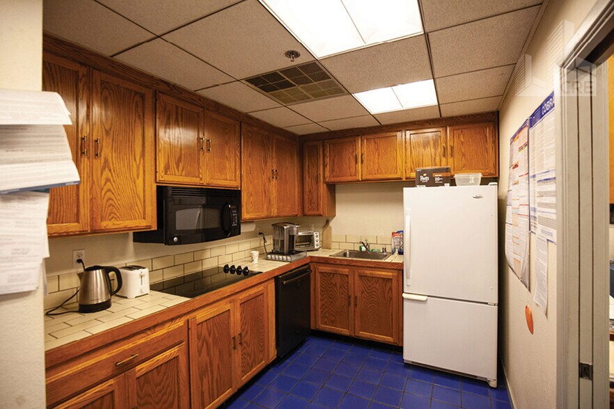 More Photos Of 1385 Donner Ave, San Francisco Warehouse For Sale