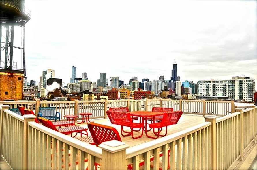 More Photos Of 935 W Chestnut St, Chicago Office For Lease