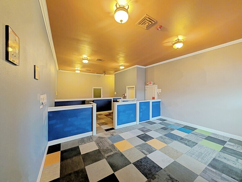 More Photos Of 30736 Highway 200, Ponderay Storefront Retail Office For Lease