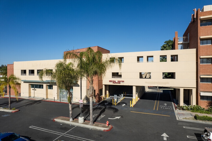 More Photos Of 19231 Victory Blvd, Reseda Medical For Lease