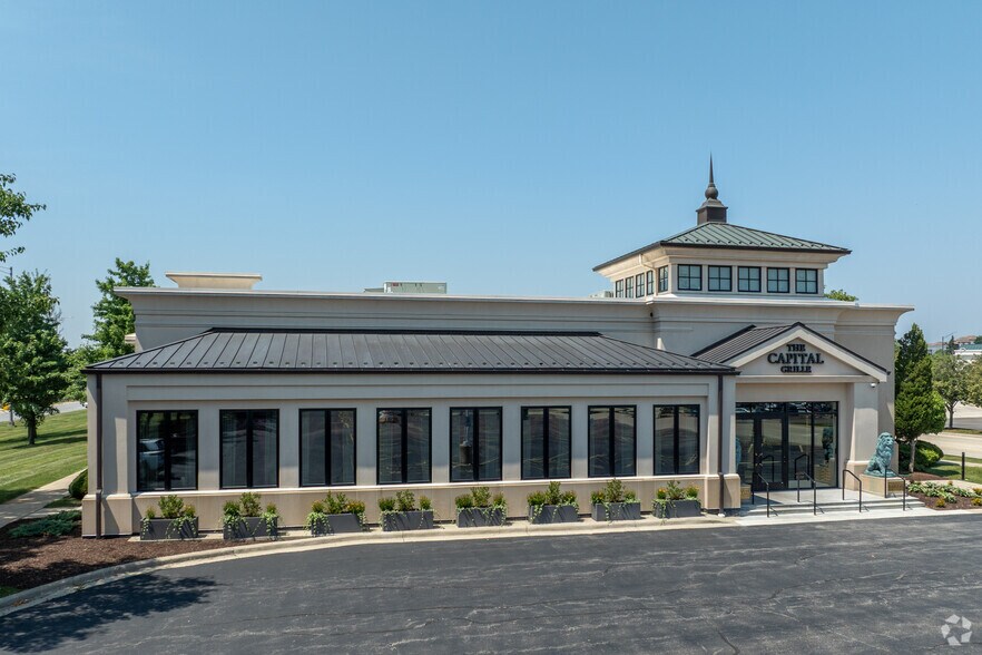 More Photos Of 87 Yorktown Shopping Ctr, Lombard Restaurant For Sale