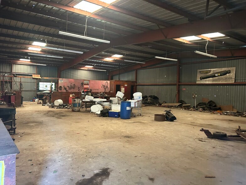 More Photos Of 2477 Saint Stephens Rd, Mobile Auto Repair For Sale