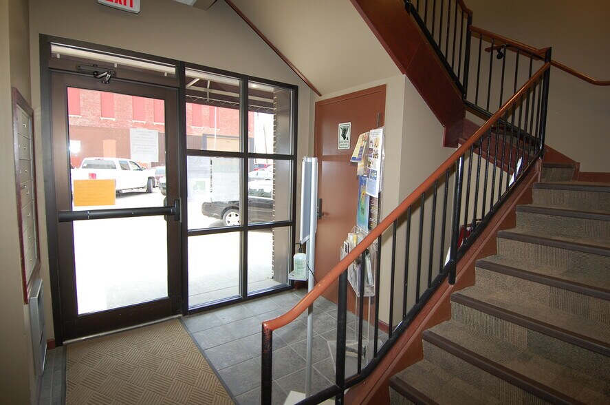 More Photos Of 102 E Main St, Washington Office For Sale