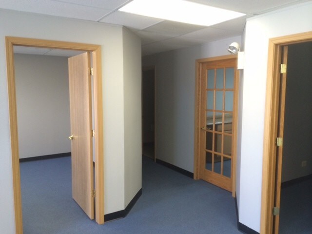 More Photos Of 830 E Higgins Rd, Schaumburg Unknown For Lease