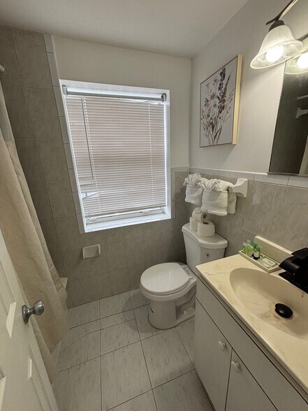 More Photos Of 1900 N Ocean Dr, Hollywood Hotel For Sale