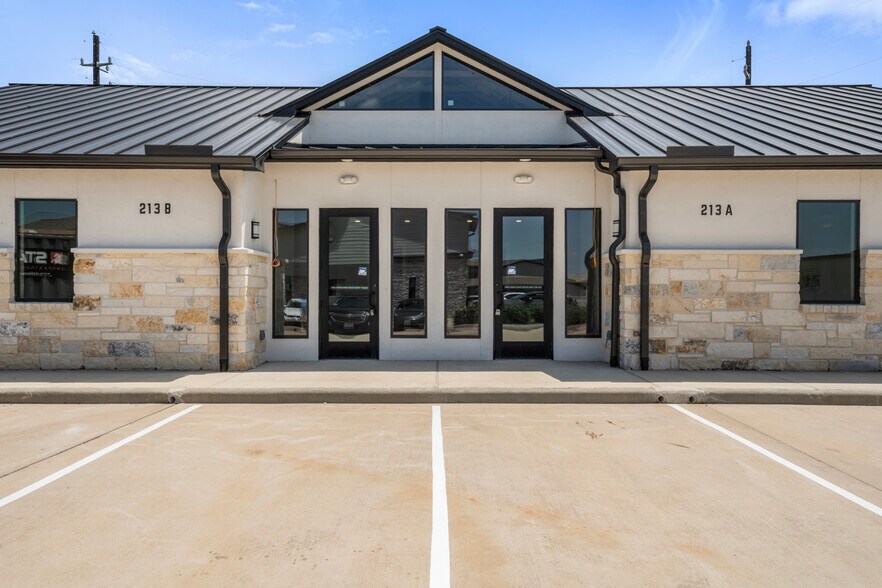 More Photos Of 213 Bella Katy Dr, Katy Medical For Lease