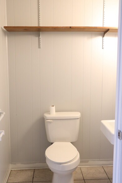 More Photos Of 400 Chestnut St NW, Hartselle Office For Sale