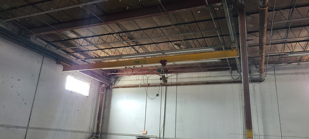 More Photos Of 2120 Vanco Dr, Irving Distribution For Lease