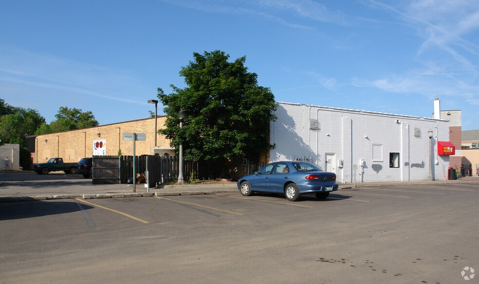 More Photos Of 555 E Grand River Ave, East Lansing Storefront For Lease