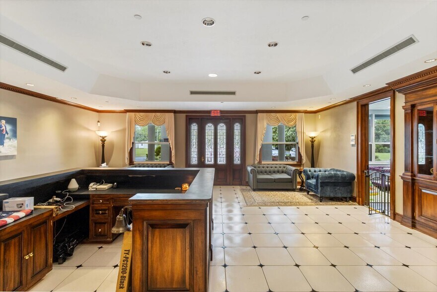 More Photos Of 268 S Suncoast Blvd, Crystal River Office For Sale